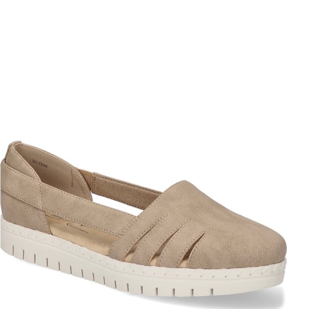 Easy Street Bugsy sandal 8.5 Wide NWT